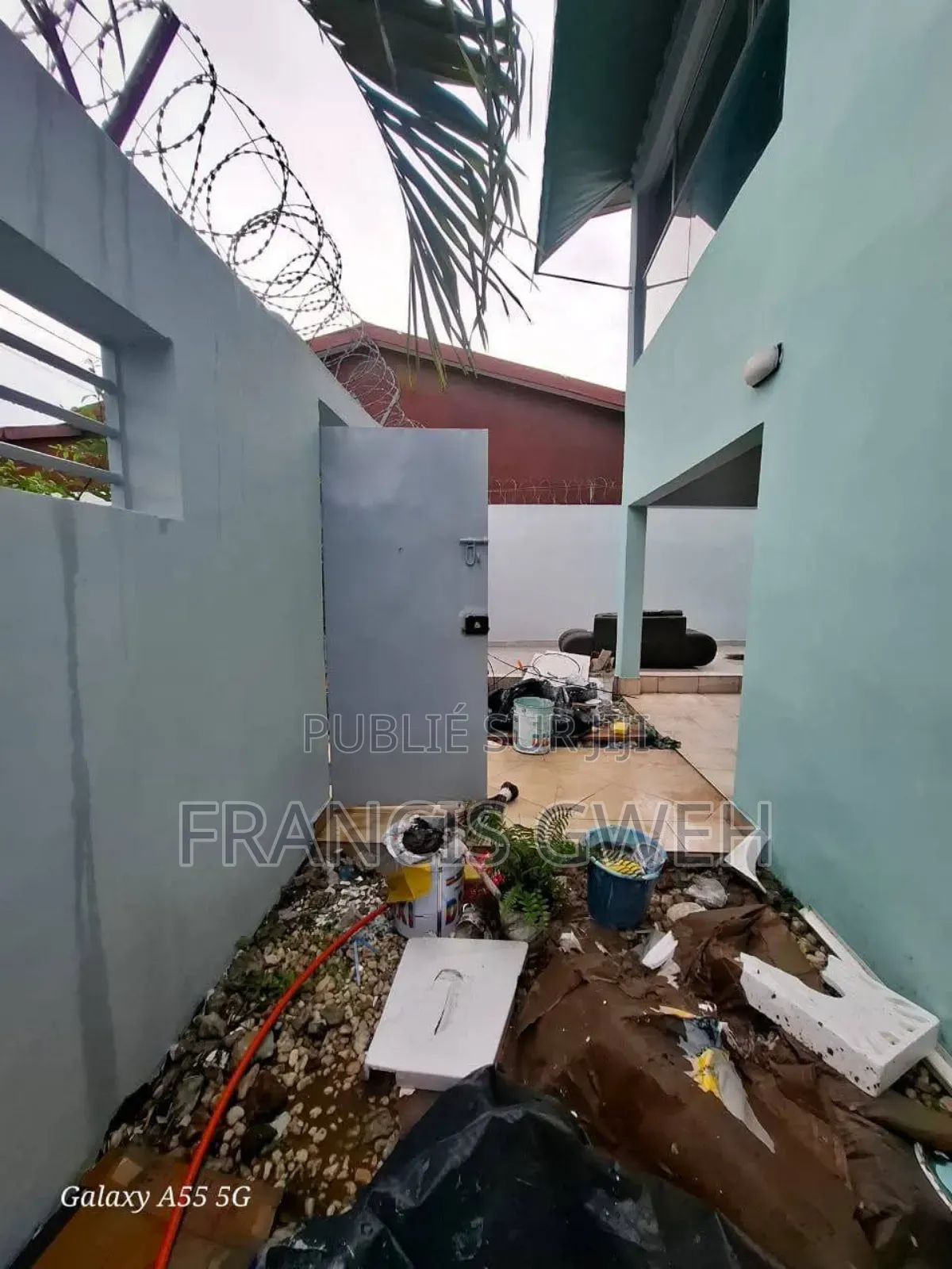 3chbre Villa dans Francis Gweh, Cocody à Louer