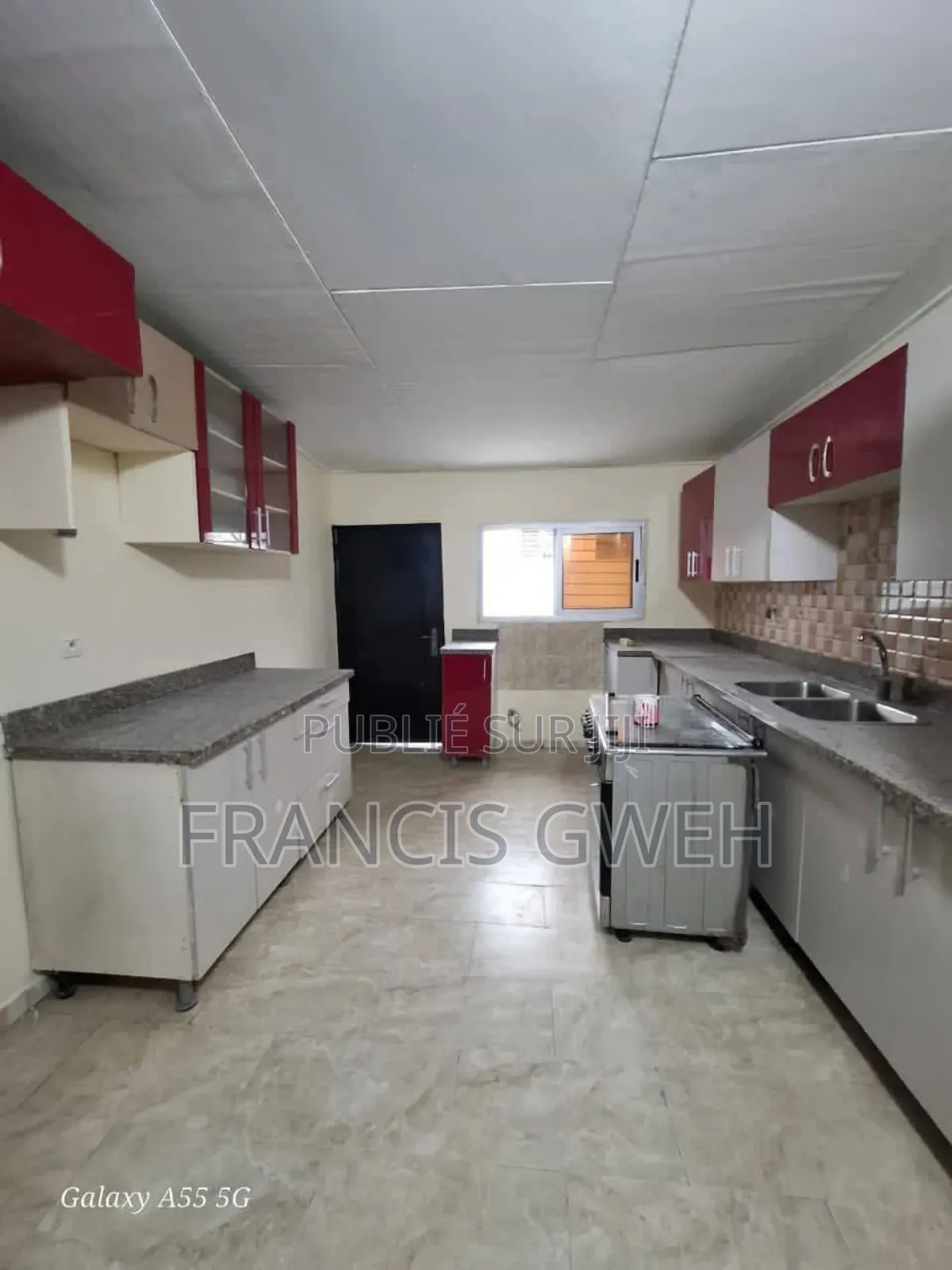 3chbre Villa dans Francis Gweh, Cocody à Louer