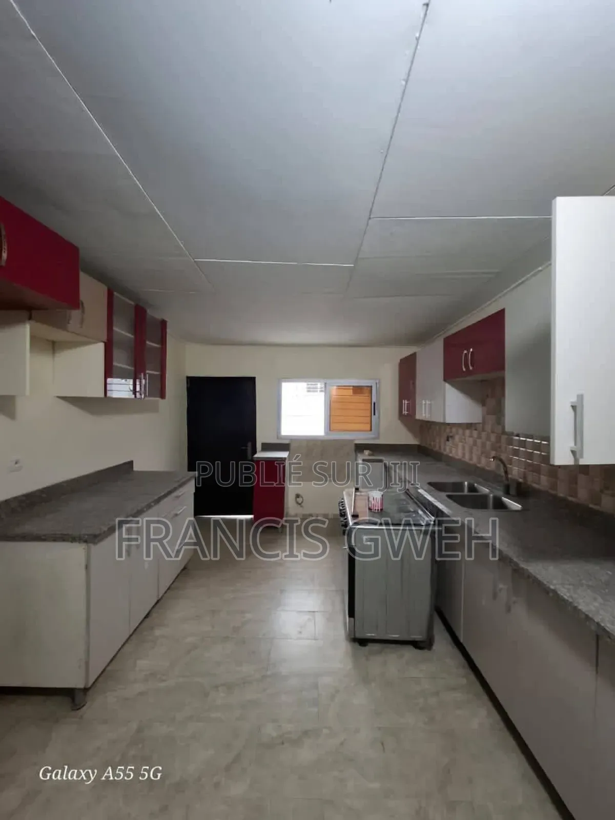 3chbre Villa dans Francis Gweh, Cocody à Louer