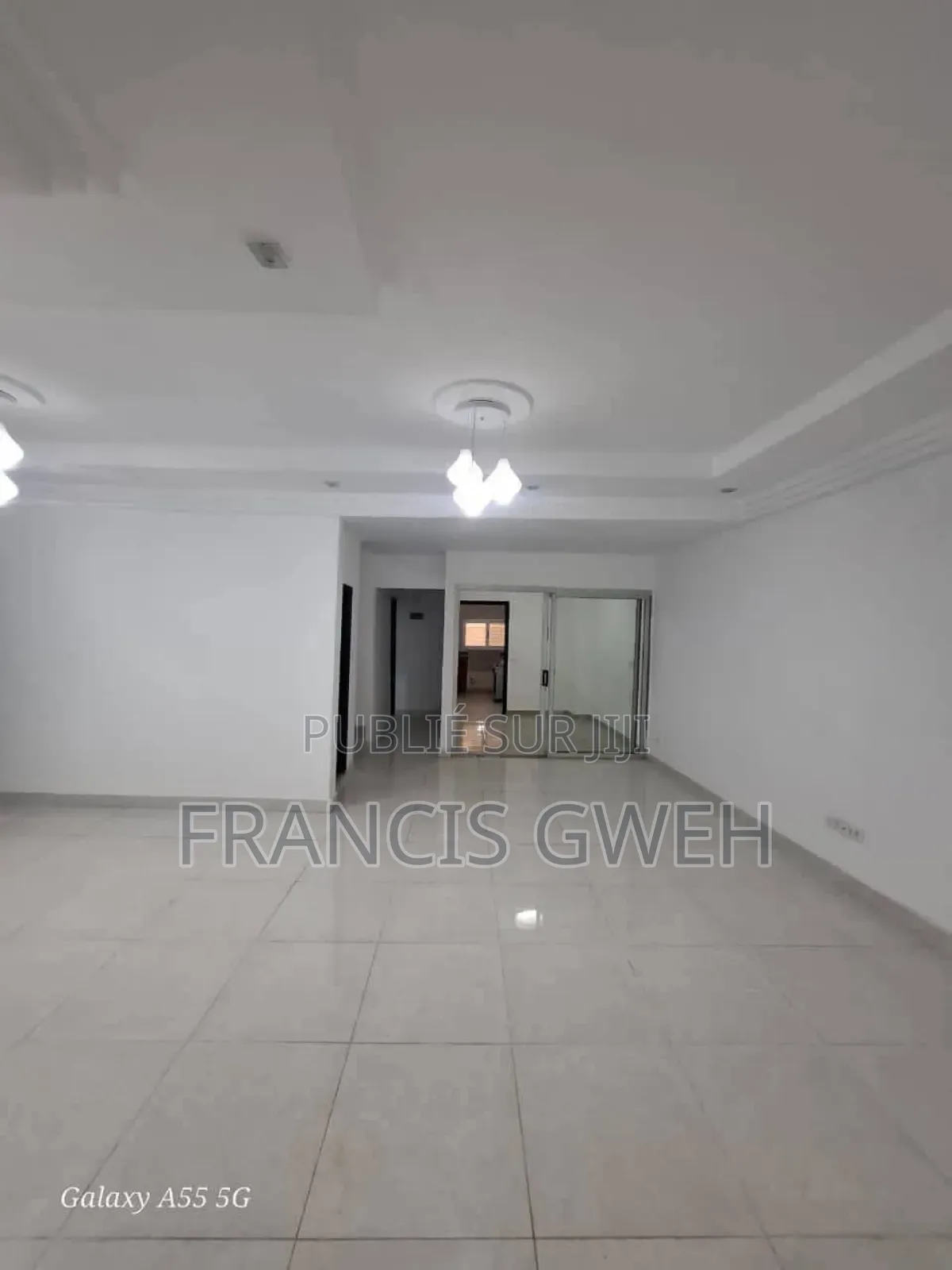 3chbre Villa dans Francis Gweh, Cocody à Louer