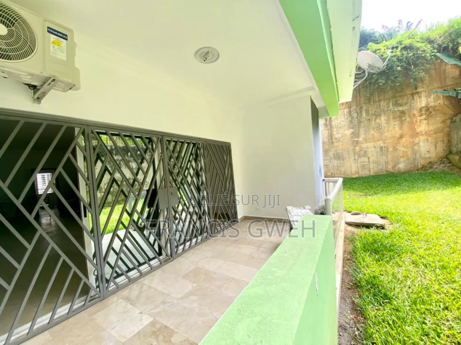 2chbre Appartement dans Francis Gweh, Cocody à Louer