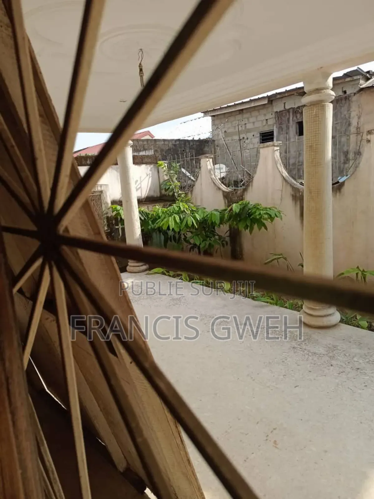 5chbre Duplex dans Francis Gweh, Cocody à Louer