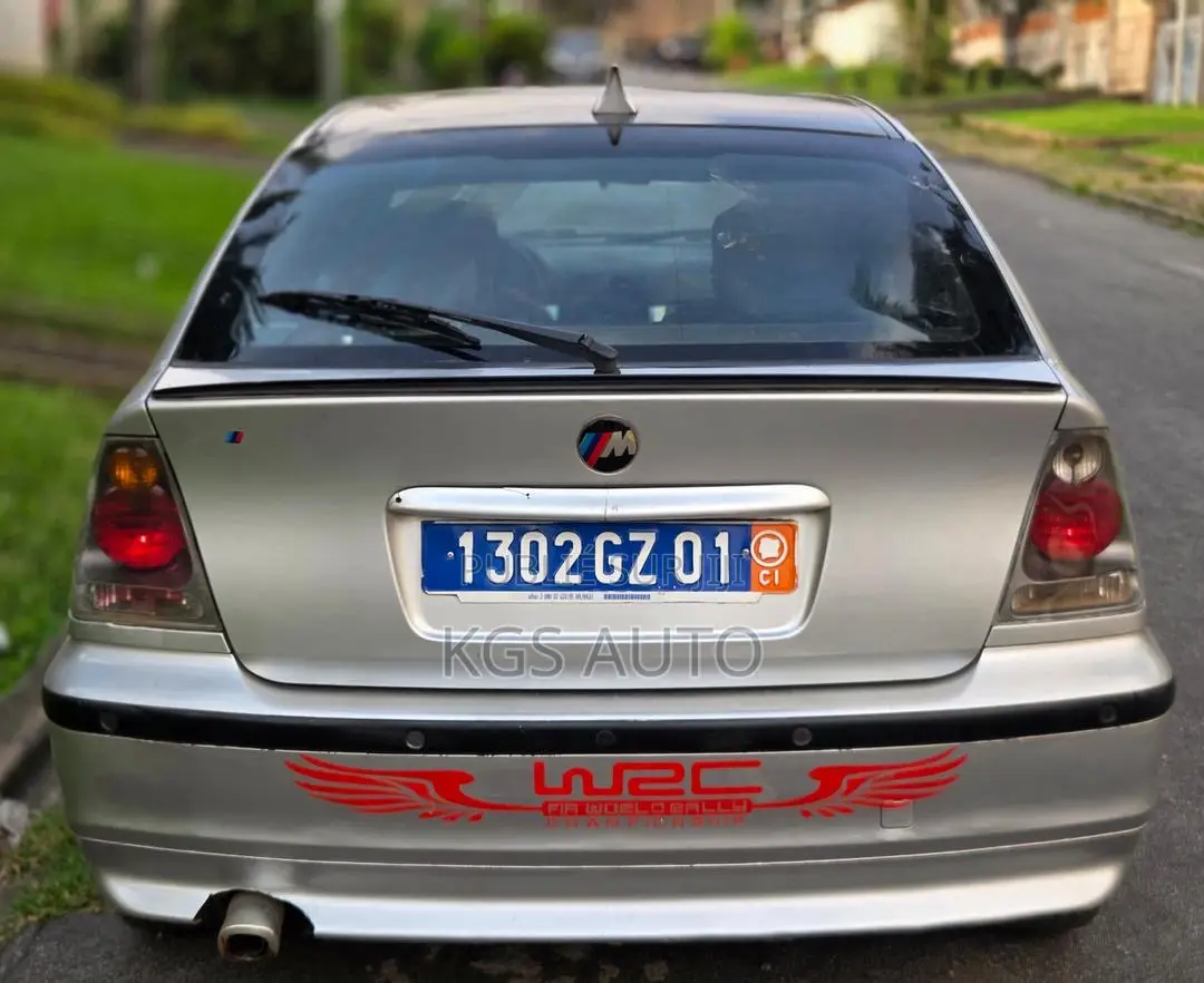 BMW 3 Series 318Ci RWD 2002 Gris