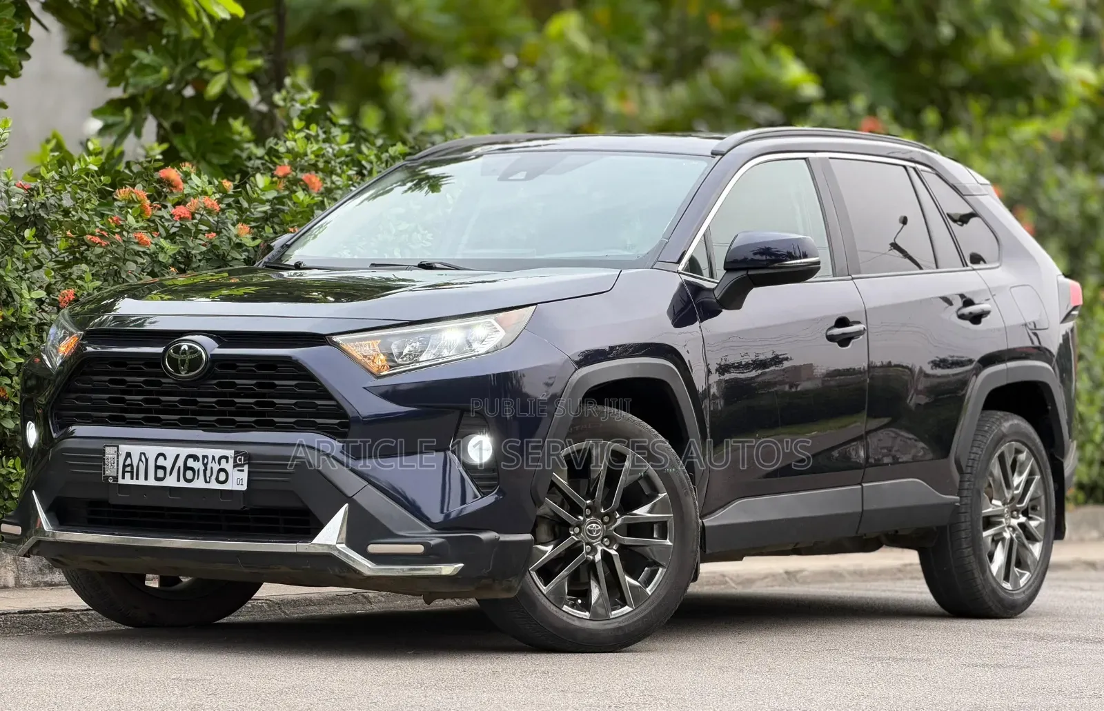 Toyota RAV4 XLE AWD 2020 Blue