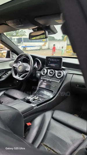Mercedes-Benz C200 2017 Black