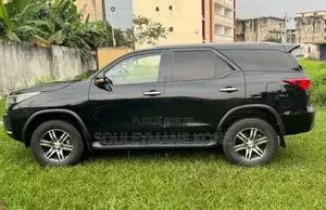 Toyota Fortuner 2024 Black