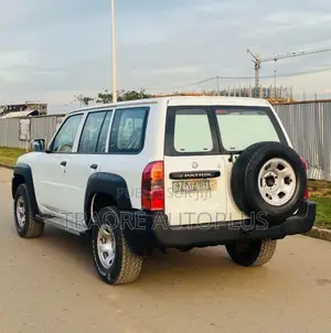 Nissan Patrol 4.5 2012 Blanc