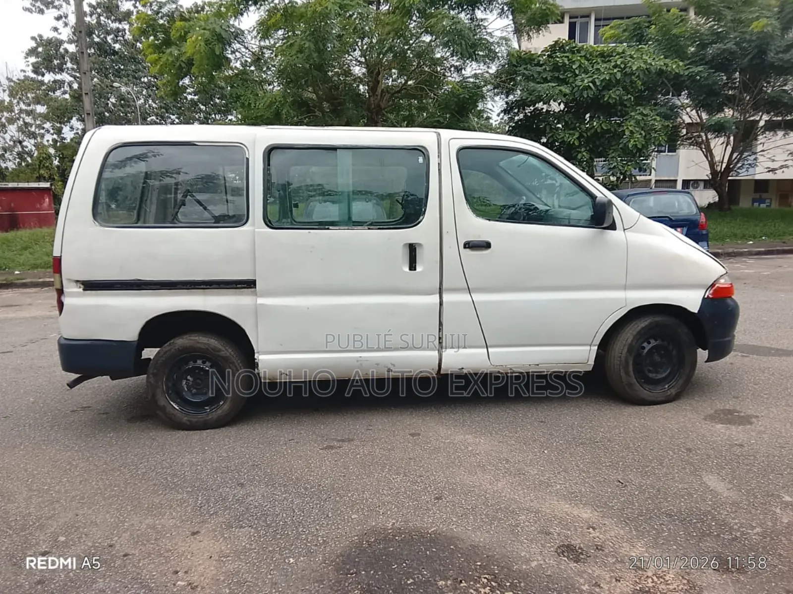 Toyota HiAce 2000 Blanc