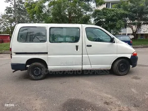 Toyota HiAce 2000 Blanc