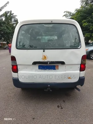 Toyota HiAce 2000 Blanc