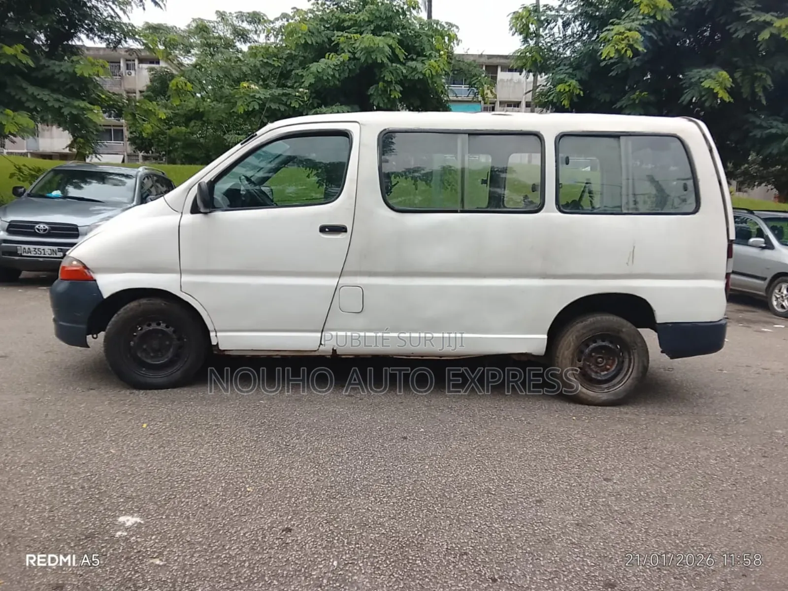 Toyota HiAce 2000 Blanc