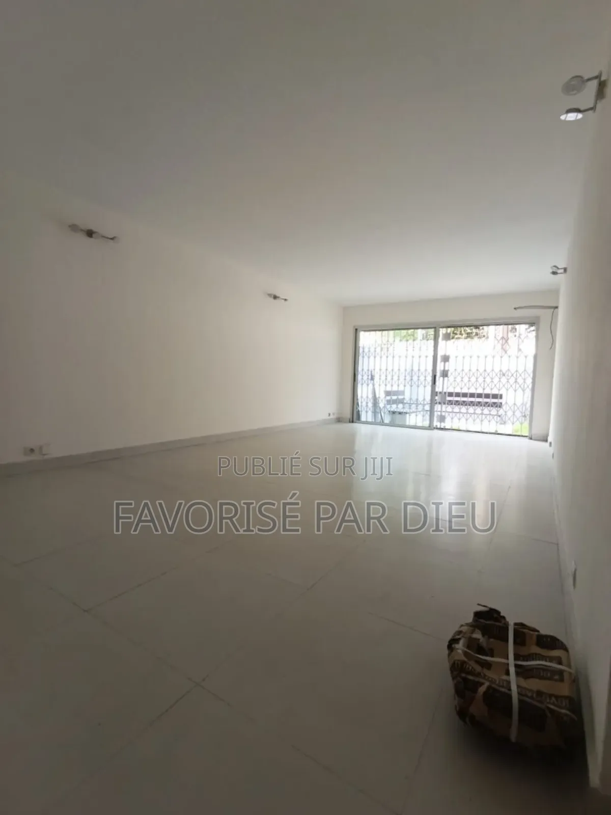 3chbre Appartement dans Cocody à Louer