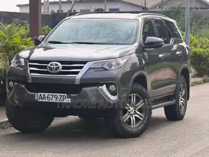 Toyota Fortuner 2023 Gris
