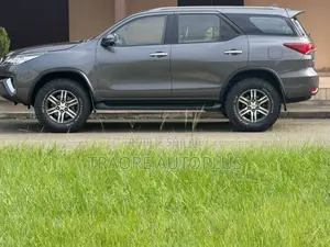 Toyota Fortuner 2023 Gris