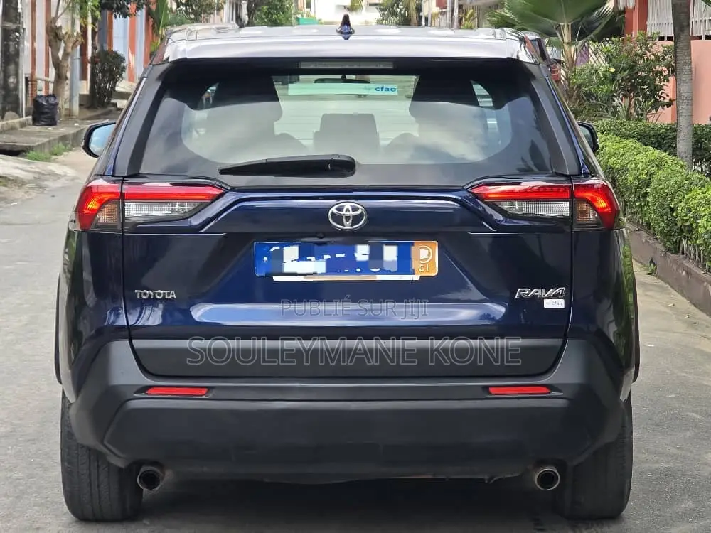 Toyota RAV4 2022 Blue