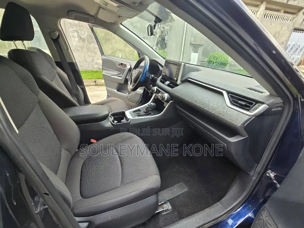 Toyota RAV4 2022 Blue
