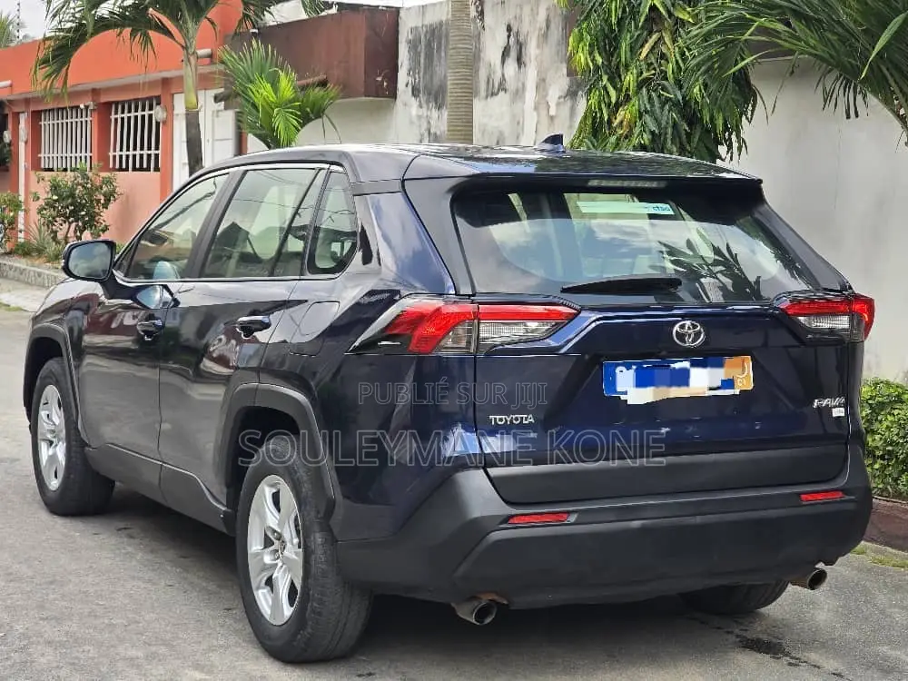 Toyota RAV4 2022 Blue