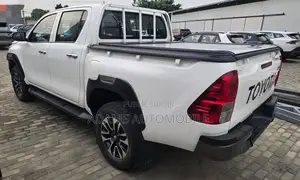 Toyota Hilux 2025 Blanc
