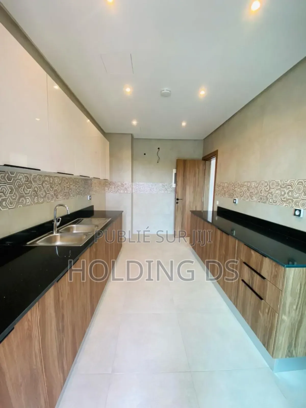 Furnished 2chbre Appartement dans Location Immobilière, Cocody à Vendre