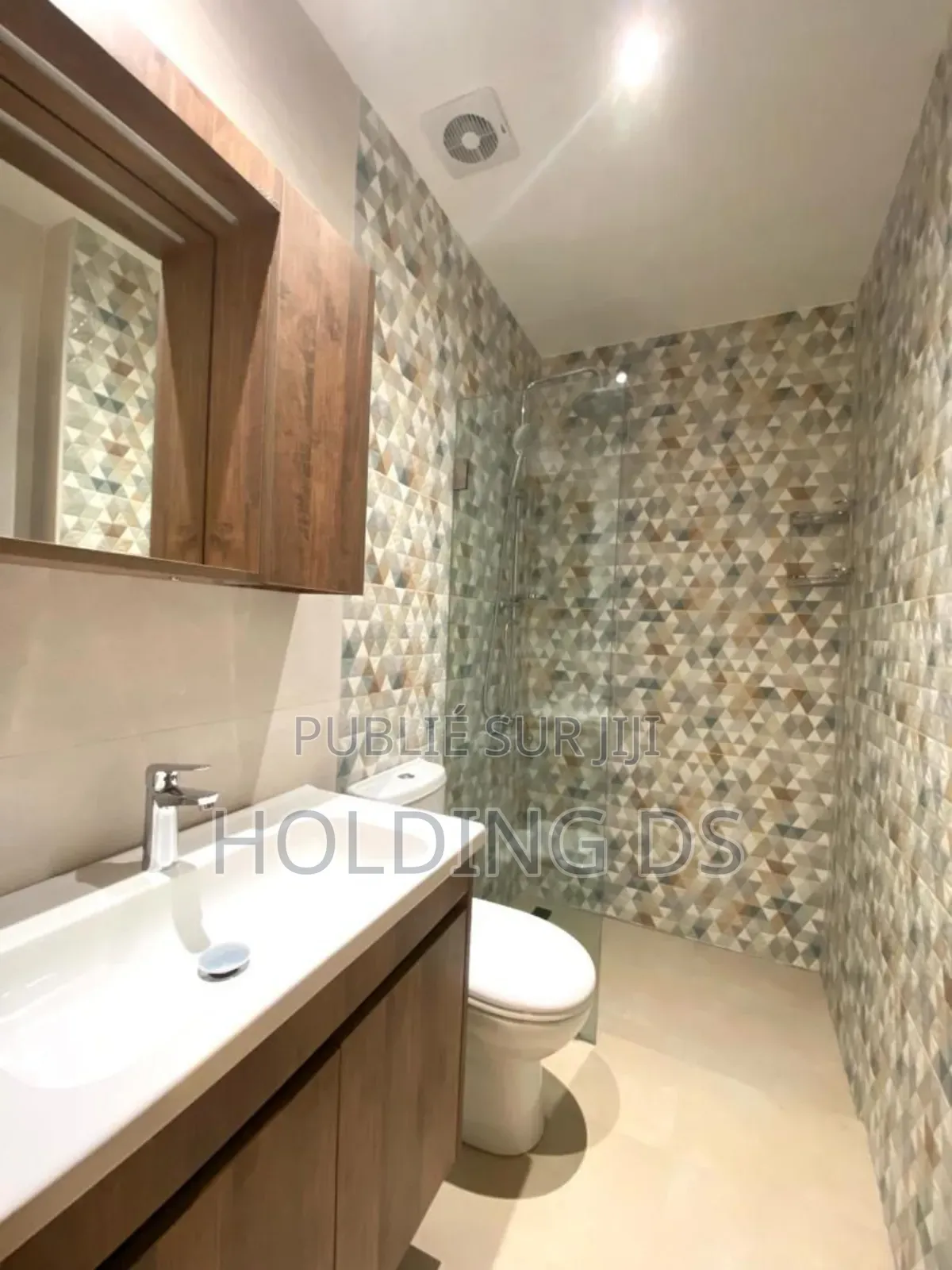 Furnished 2chbre Appartement dans Location Immobilière, Cocody à Vendre