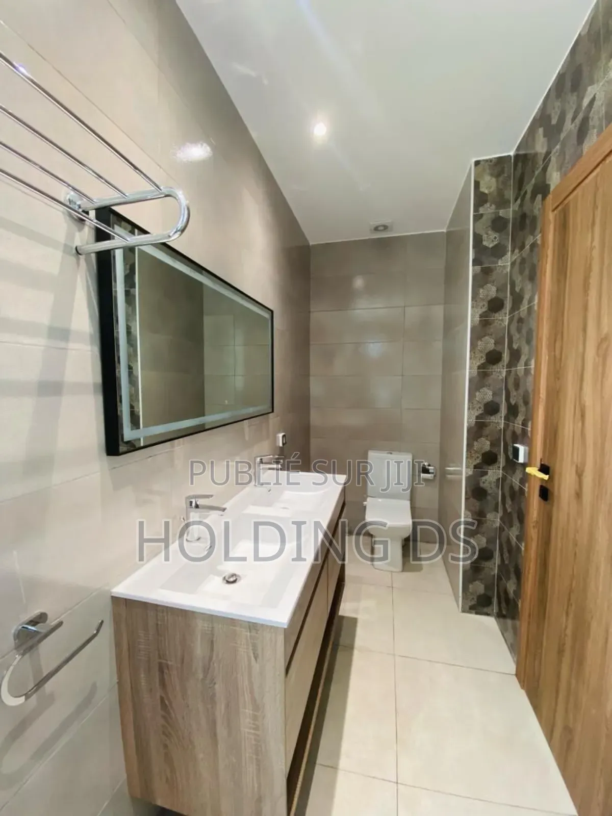 Furnished 2chbre Appartement dans Location Immobilière, Cocody à Vendre