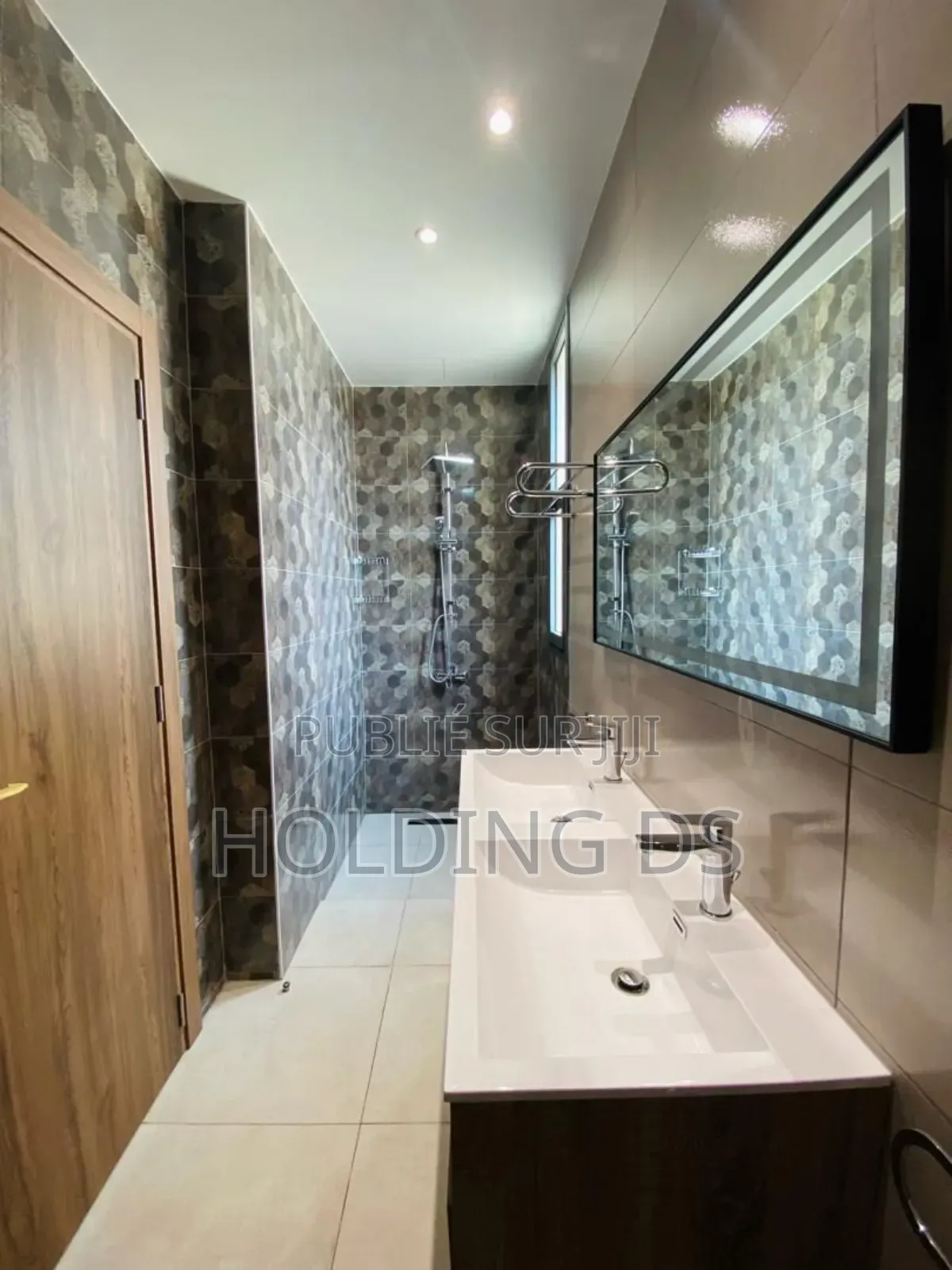 Furnished 2chbre Appartement dans Location Immobilière, Cocody à Vendre