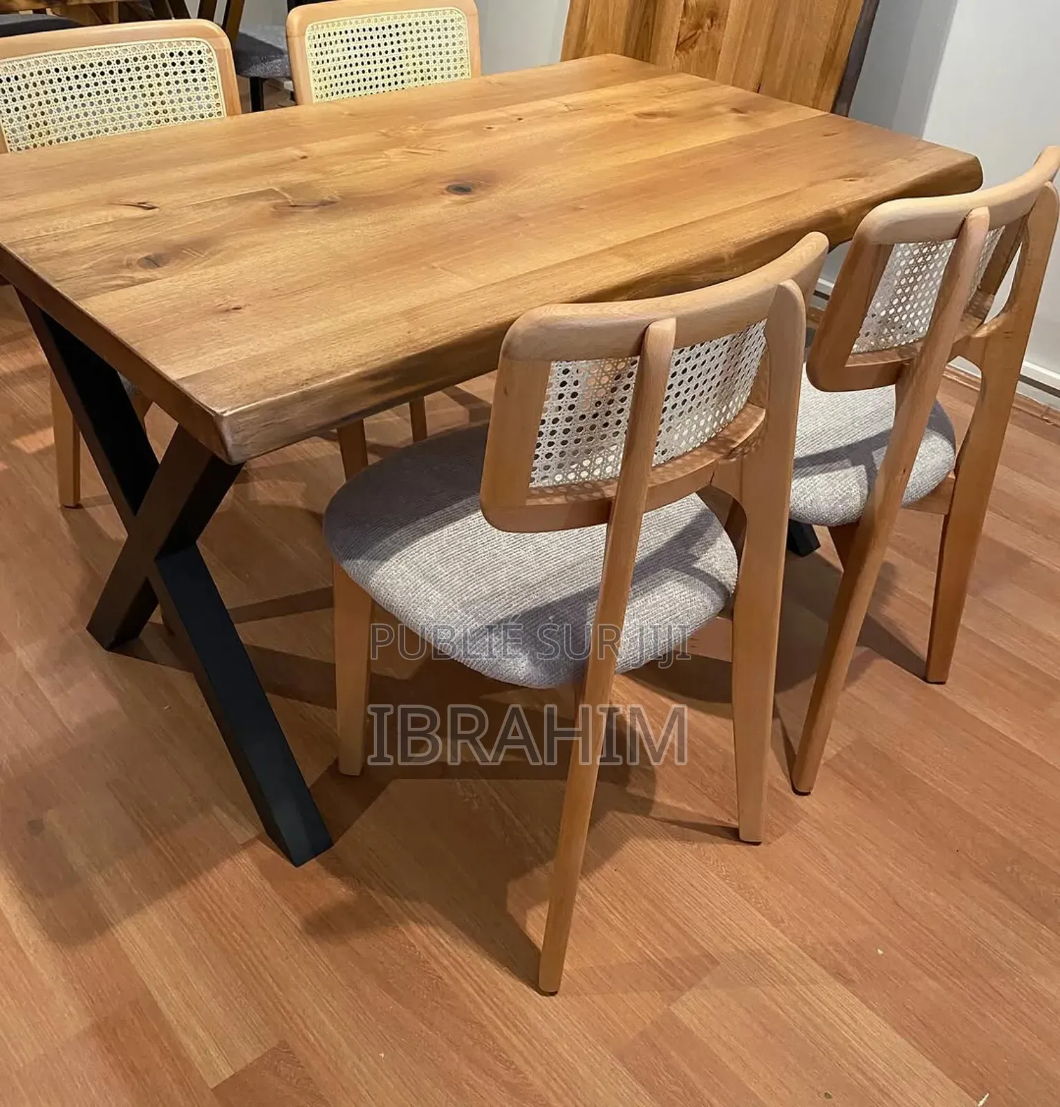 Table À Manger Neuf Qualité