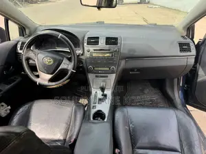 Toyota Avensis 2010 Black