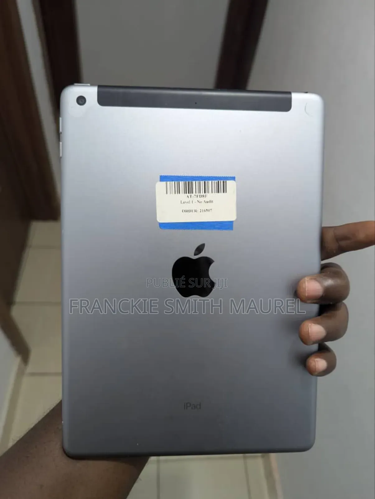New Apple iPad 9.7 128 GB Gris