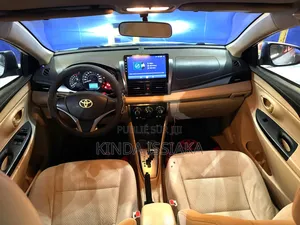 Toyota Yaris 2016 Blanc cassé