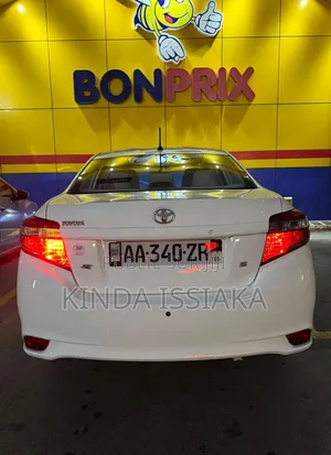 Toyota Yaris 2016 Blanc cassé