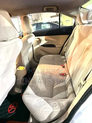 Toyota Yaris 2016 Blanc cassé