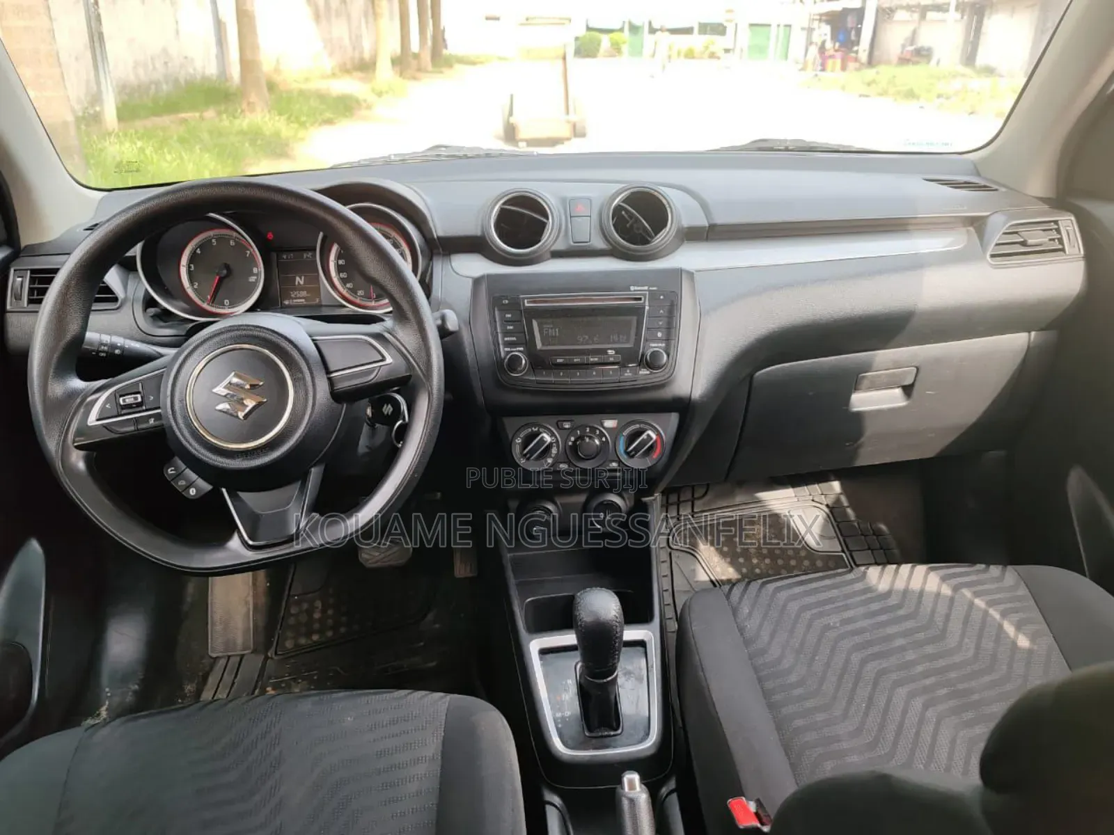 Suzuki Swift 2020 Gris