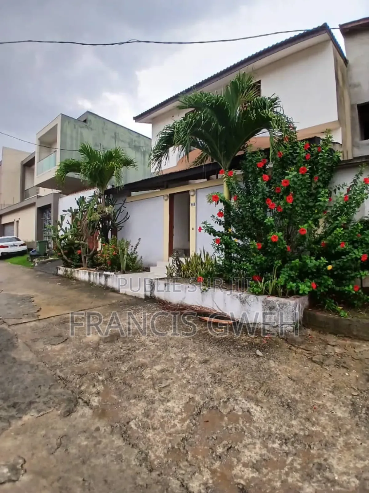3chbre Duplex dans Francis Gweh, Cocody à Louer