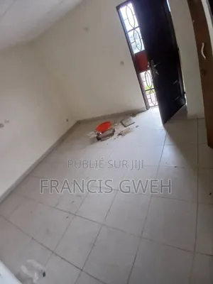 3chbre Duplex dans Francis Gweh, Cocody à Louer