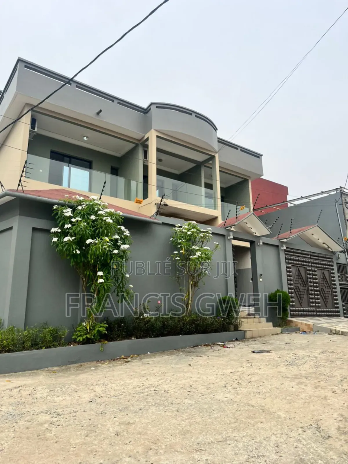 5chbre Duplex dans Francis Gweh, Cocody à Louer