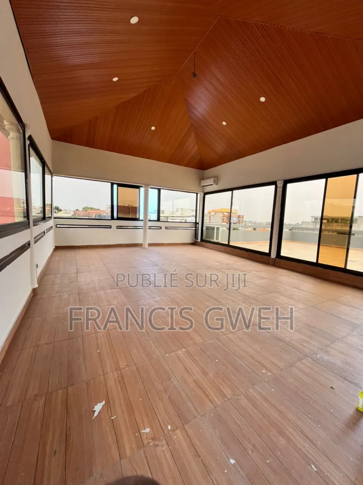 5chbre Duplex dans Francis Gweh, Cocody à Louer