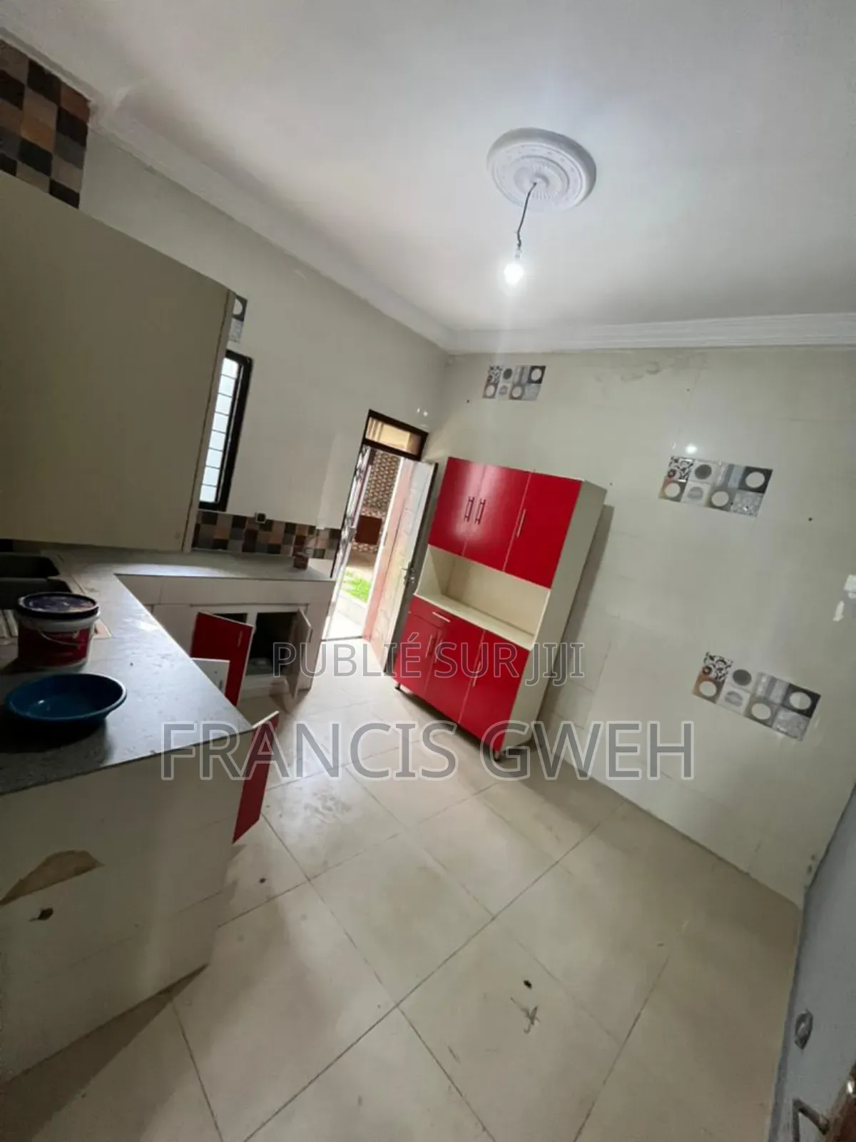 5chbre Duplex dans Francis Gweh, Cocody à Louer