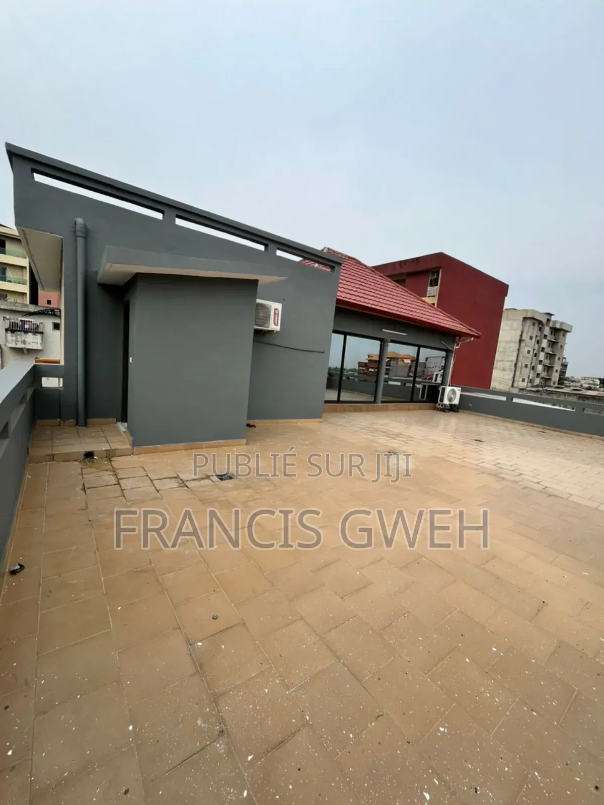 5chbre Duplex dans Francis Gweh, Cocody à Louer