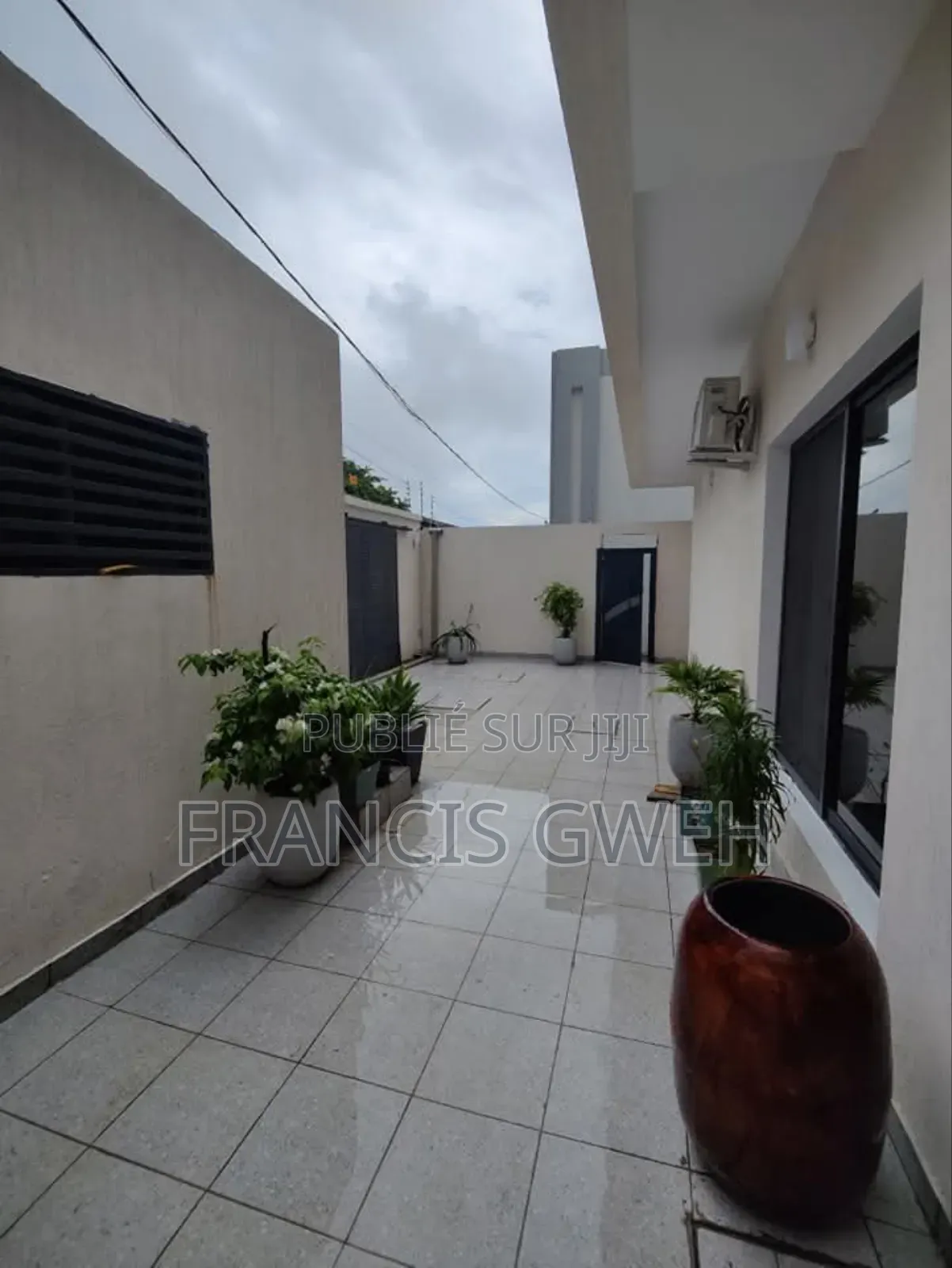 2chbre Appartement dans Francis Gweh, Cocody à Louer