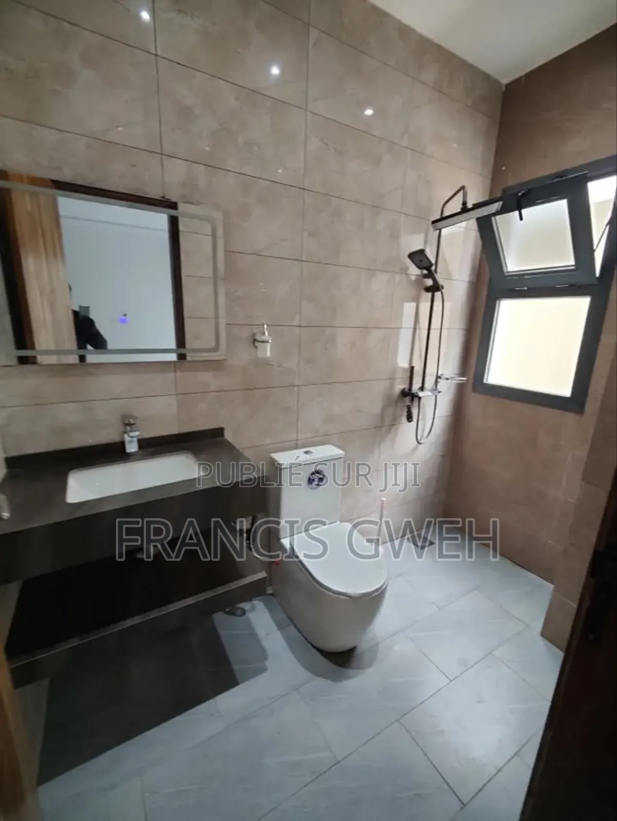 2chbre Appartement dans Francis Gweh, Cocody à Louer