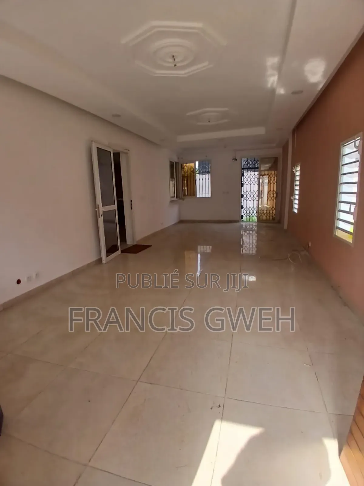 4chbre Duplex dans Francis Gweh, Cocody à Louer