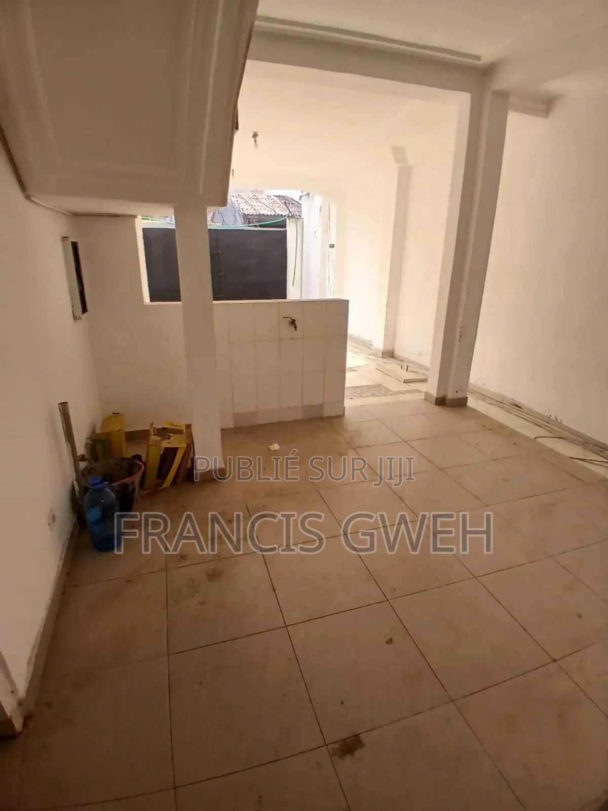 4chbre Duplex dans Francis Gweh, Cocody à Louer