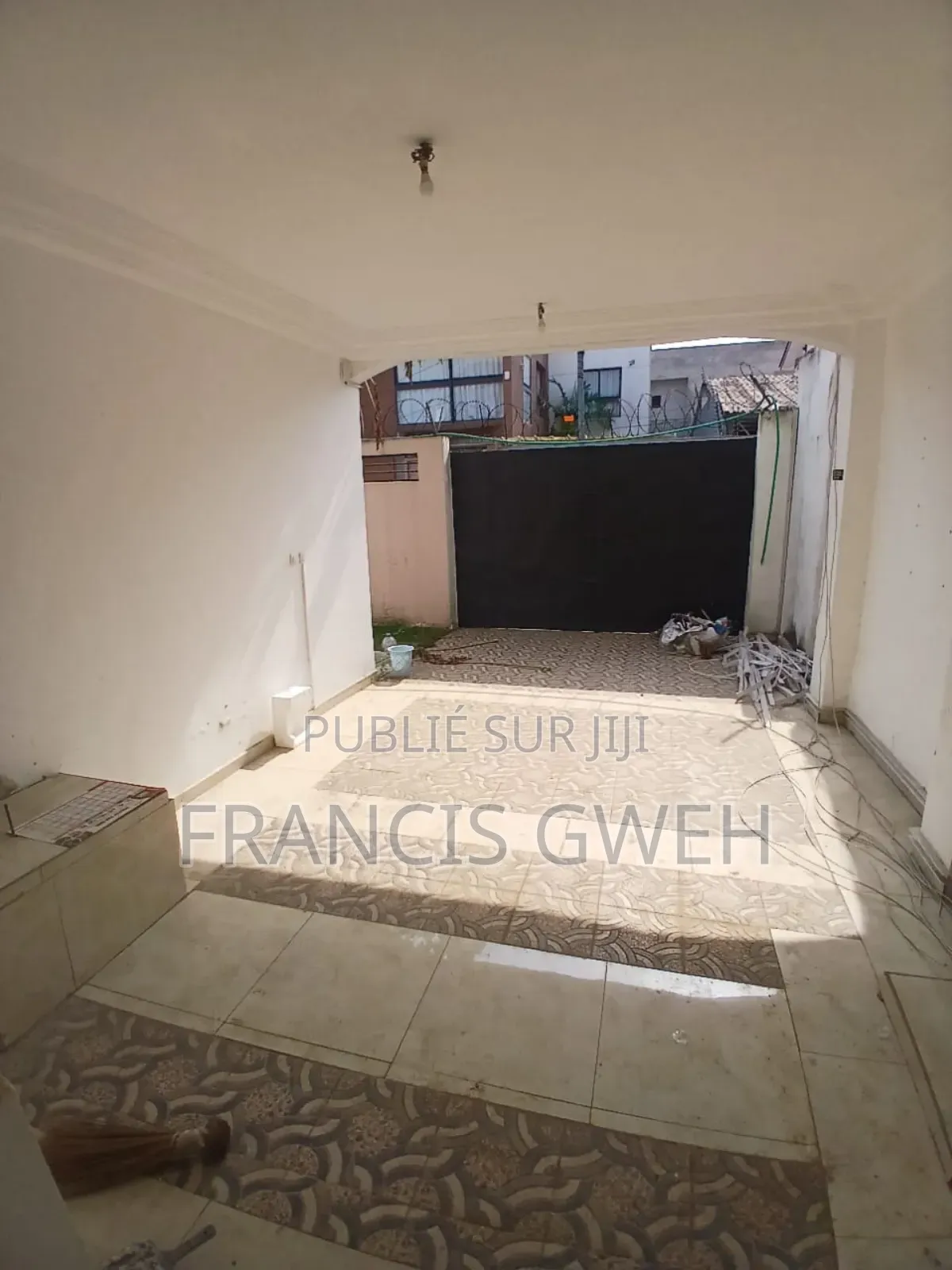 4chbre Duplex dans Francis Gweh, Cocody à Louer