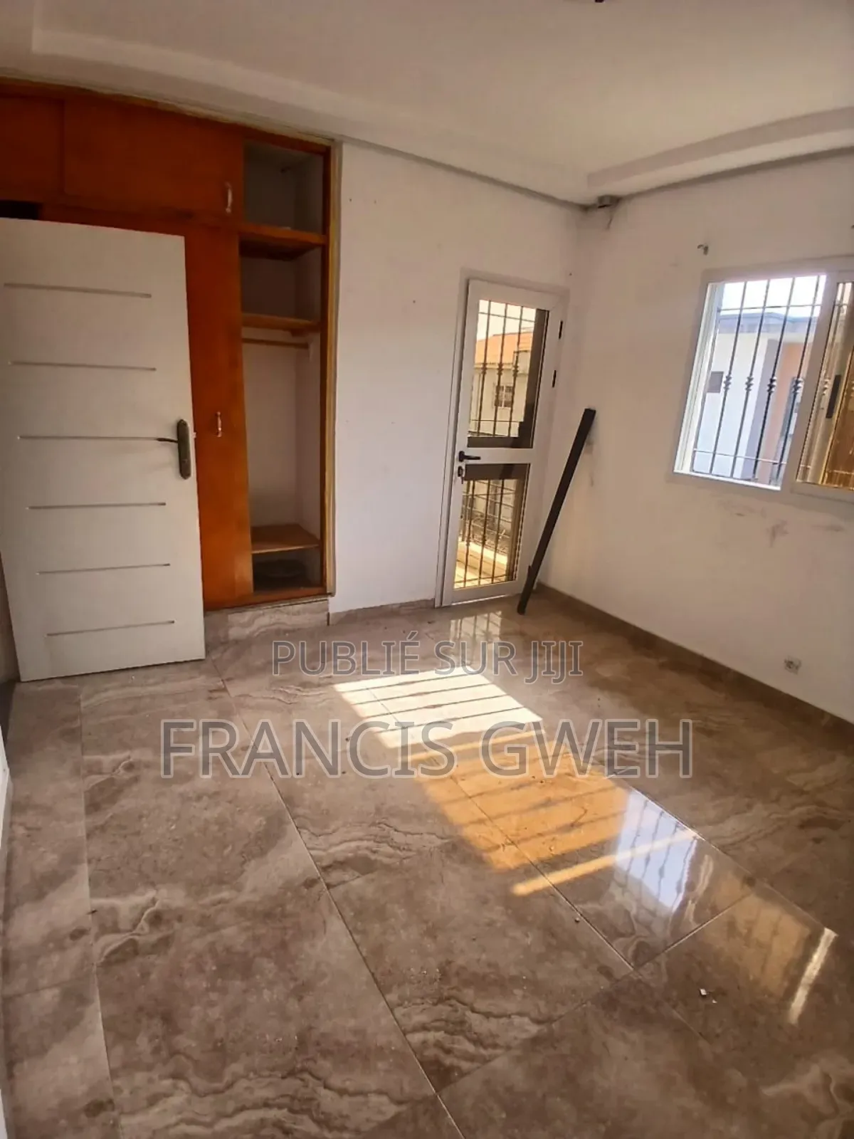 4chbre Duplex dans Francis Gweh, Cocody à Louer