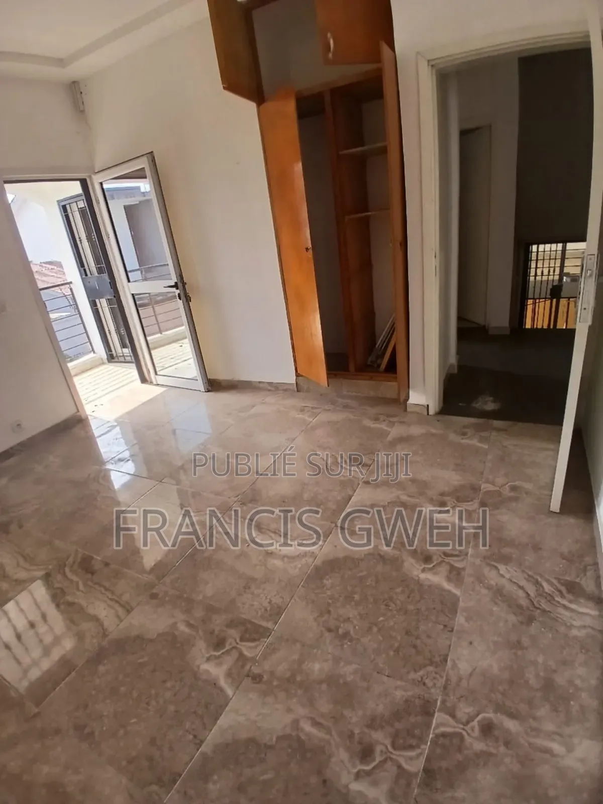 4chbre Duplex dans Francis Gweh, Cocody à Louer