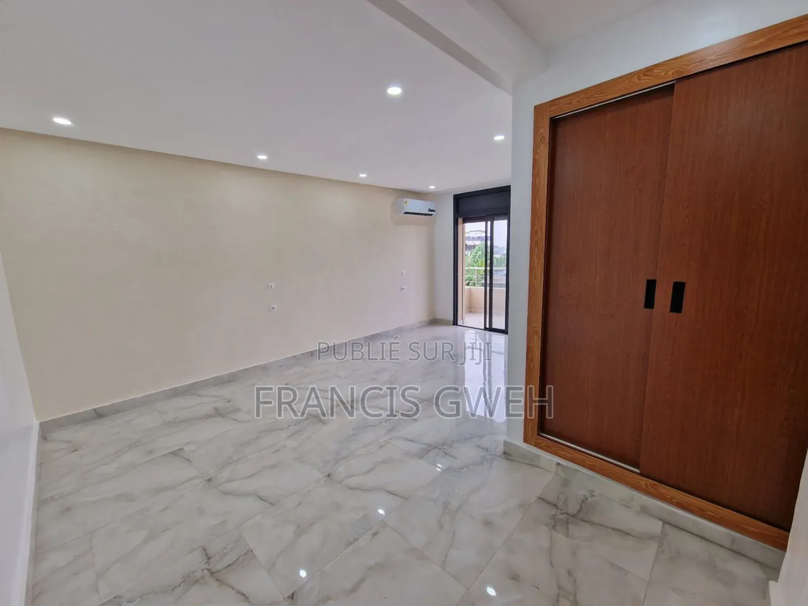 4chbre Duplex dans Francis Gweh, Cocody à Louer