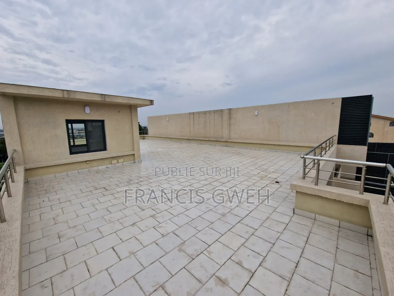 4chbre Duplex dans Francis Gweh, Cocody à Louer