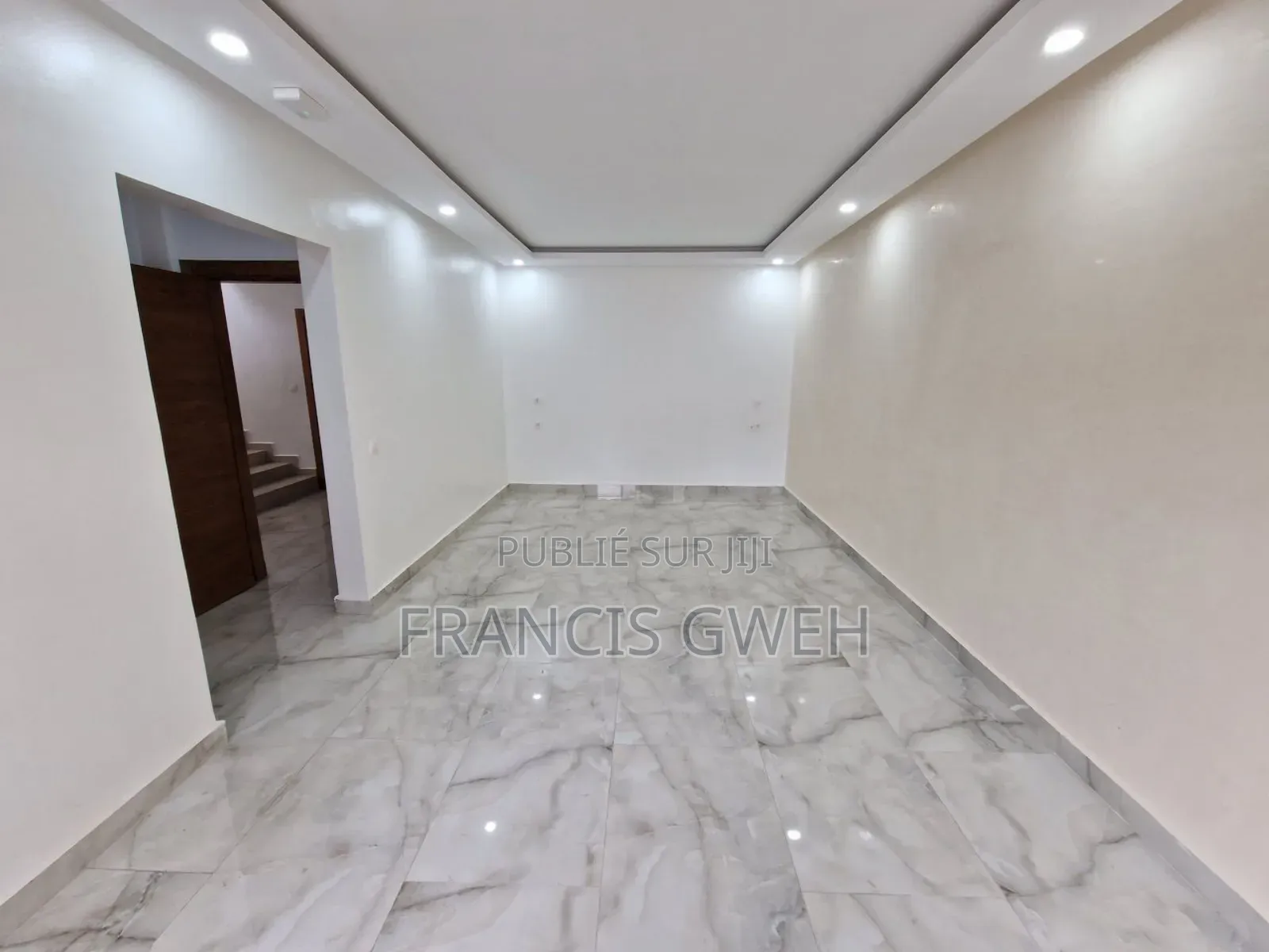 4chbre Duplex dans Francis Gweh, Cocody à Louer