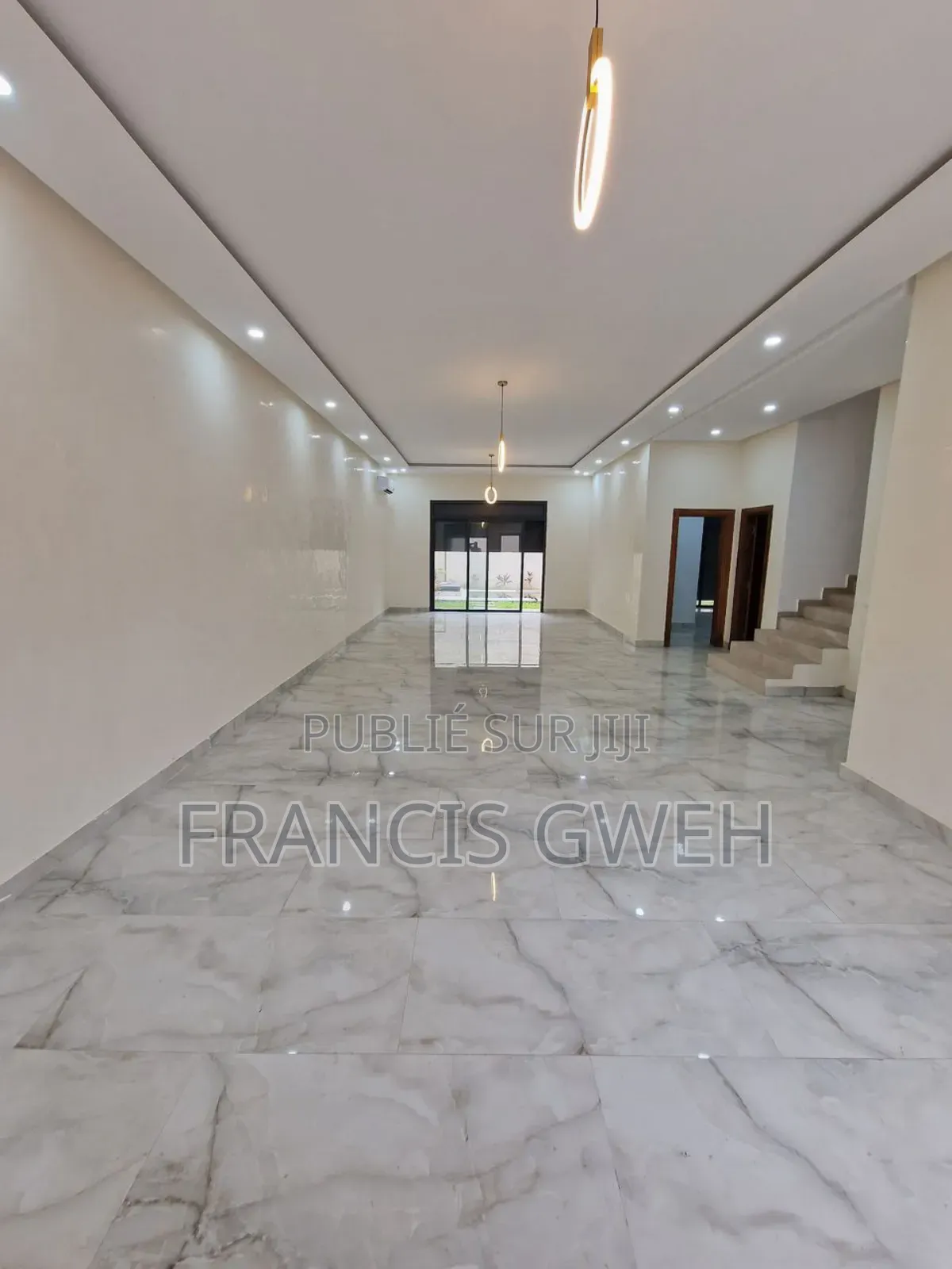 4chbre Duplex dans Francis Gweh, Cocody à Louer